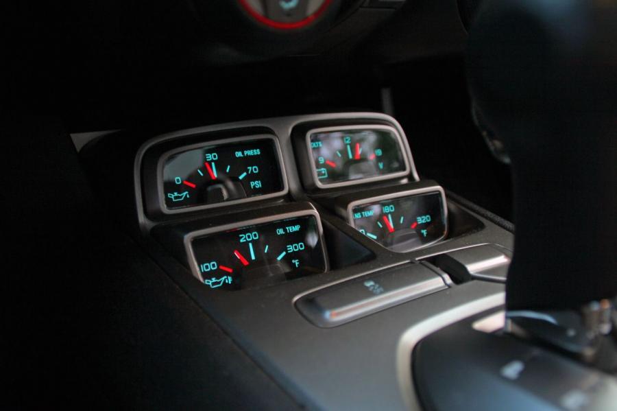 Детали интерьера Chevrolet Camaro RS 2009 года  (фото 80 из 89)
